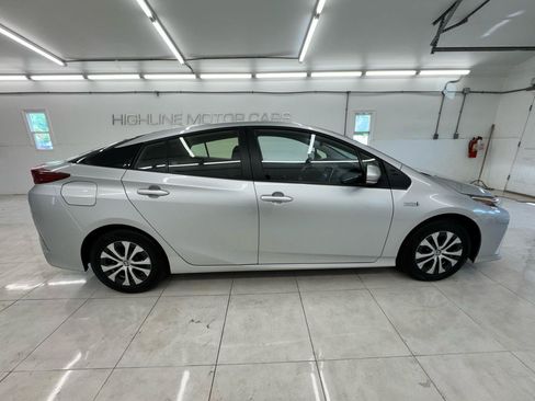 Used 2022 Toyota Prius Prime LE FWD image 4