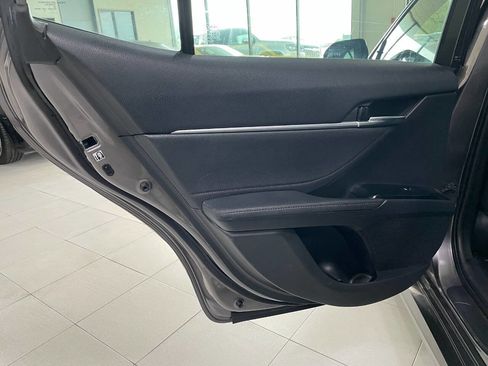 Used 2018 Toyota Camry XLE image 17