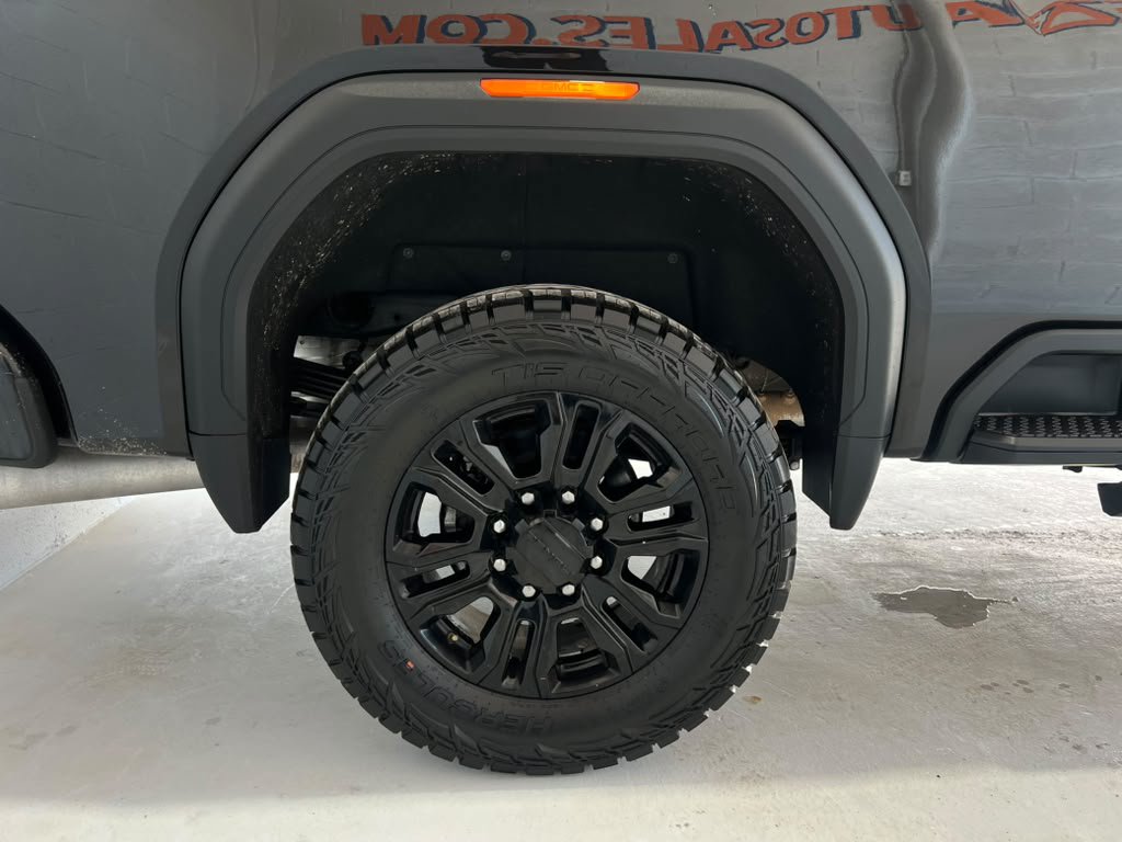 Used 2022 GMC Sierra 2500 Denali w/ Denali Black Diamond Edition AWD/4WD image 10