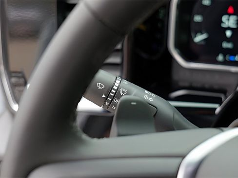 New 2026 GMC Sierra 1500 SLT image 17