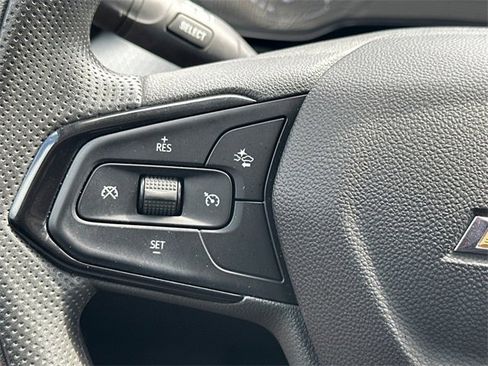 Used 2025 Chevrolet Trax LS w/ LS Convenience Package image 17