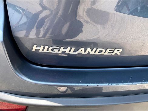 Used 2019 Toyota Highlander Plus FWD image 29