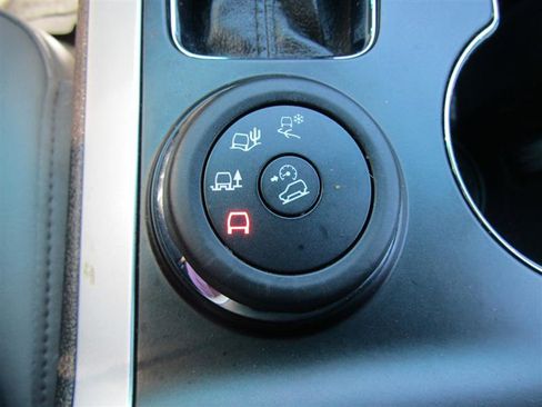 Used 2015 Ford Explorer XLT w/ Equipment Group 202A image 24