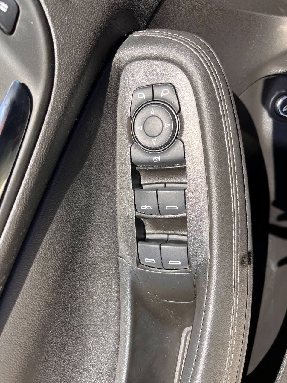Used 2023 Buick Encore GX Essence w/ Experience Buick Package AWD/4WD image 17
