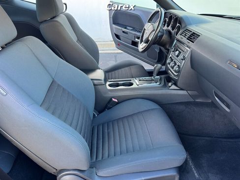 Used 2012 Dodge Challenger SXT image 15