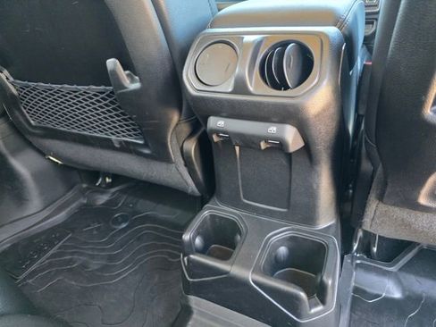 Used 2025 Jeep Gladiator Sport AWD/4WD image 16