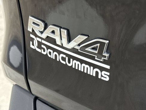 Used 2020 Toyota RAV4 LE AWD/4WD image 25