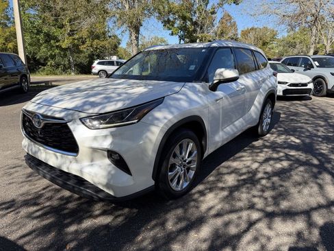 Used 2021 Toyota Highlander Limited image 3