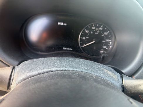 Used 2023 Nissan Kicks SR image 3