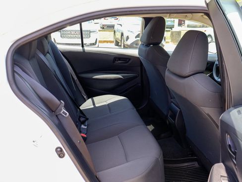 Used 2022 Toyota Corolla LE FWD image 12