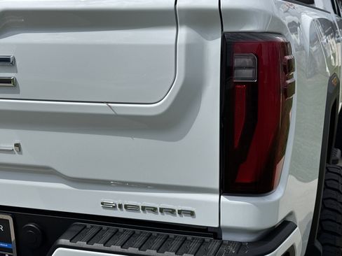 Used 2024 GMC Sierra 3500 Denali Ultimate AWD/4WD image 11