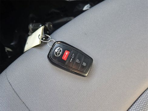 Used 2025 Toyota Corolla SE image 18