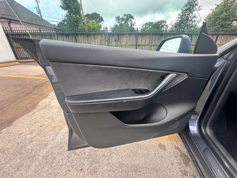 Used 2021 Tesla Model Y Long Range AWD/4WD image 6