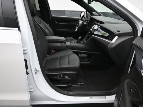 Used 2024 Cadillac XT6 Premium Luxury w/ Technology Package AWD/4WD image 9
