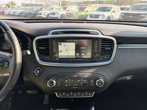 Used 2017 Kia Sorento SX image 28