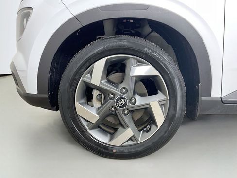 Used 2023 Hyundai Venue SEL image 32