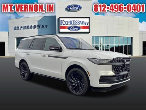 Used 2025 Lincoln Navigator Reserve w/ Jet Appearance Package AWD/4WD image 5