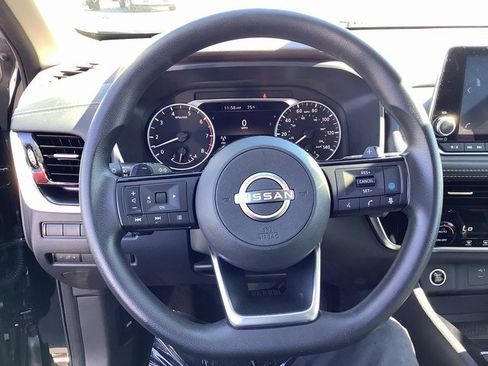 Used 2023 Nissan Rogue SV image 11