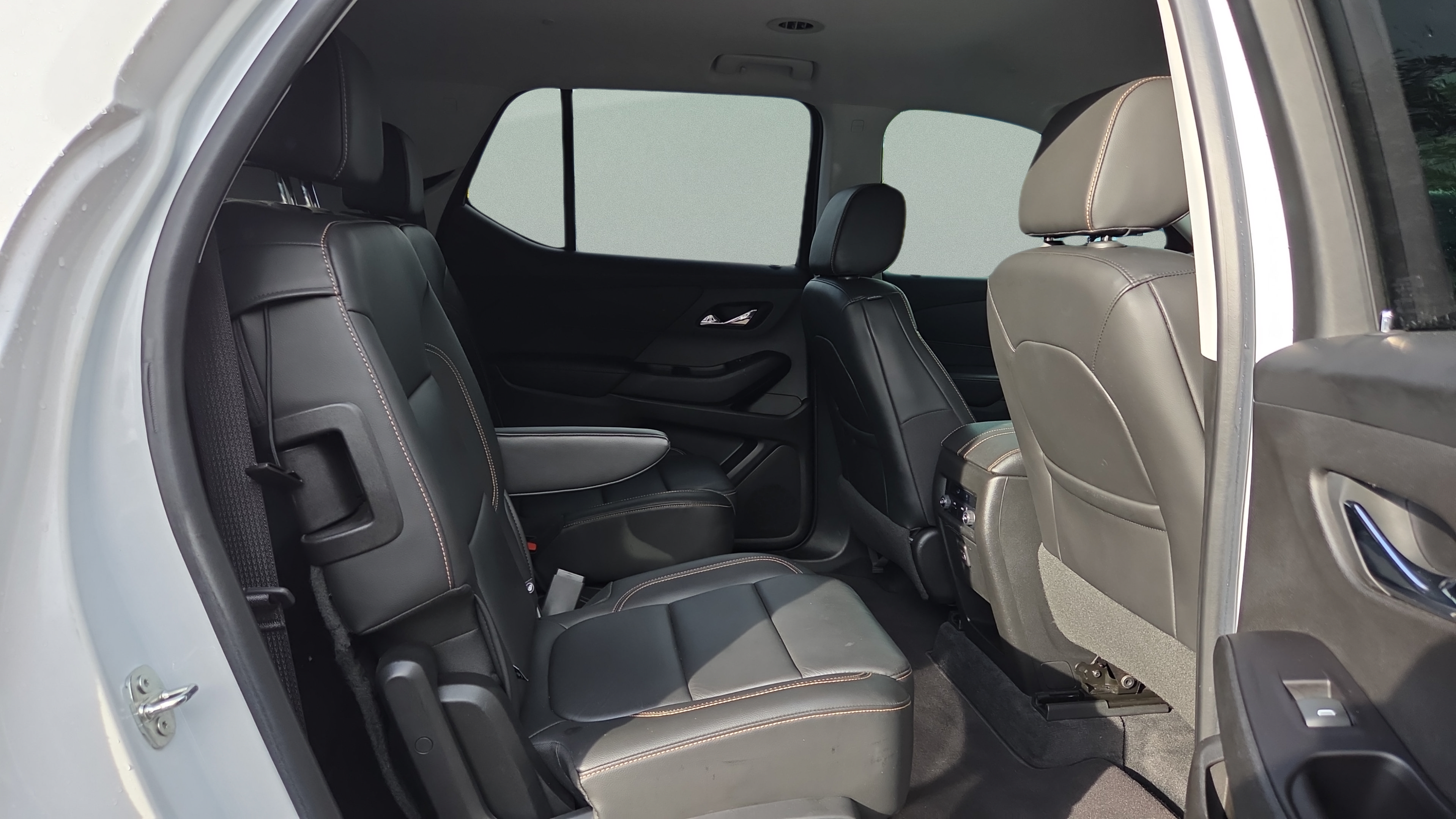 Used 2020 Chevrolet Traverse LT FWD image 14