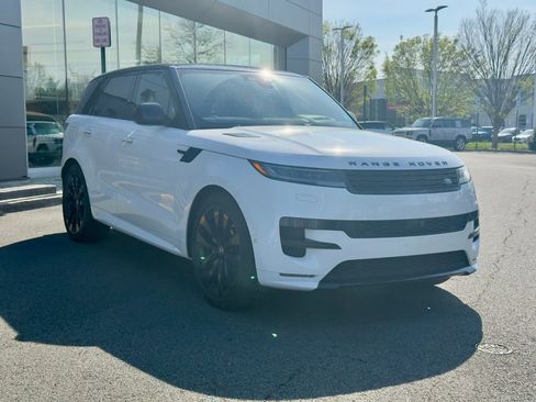 Used 2025 Land Rover Range Rover Sport Dynamic SE image 3