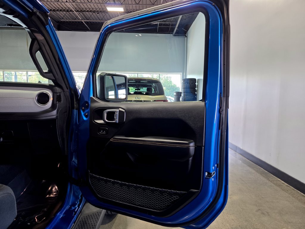 Used 2024 Jeep Wrangler Unlimited Sahara w/ Technology Group AWD/4WD image 19
