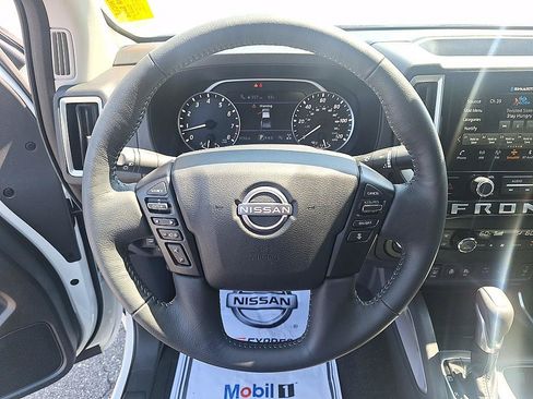 Used 2025 Nissan Frontier SV w/ SV Convenience Package AWD/4WD image 13