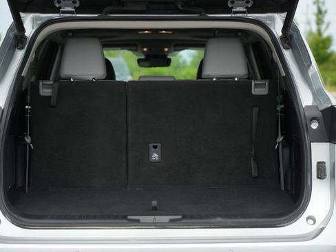 Used 2020 Toyota Highlander Limited FWD image 19
