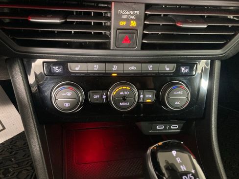 Used 2024 Volkswagen Jetta SEL image 8