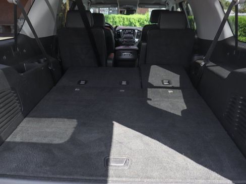 Used 2020 Chevrolet Suburban Premier RWD image 9