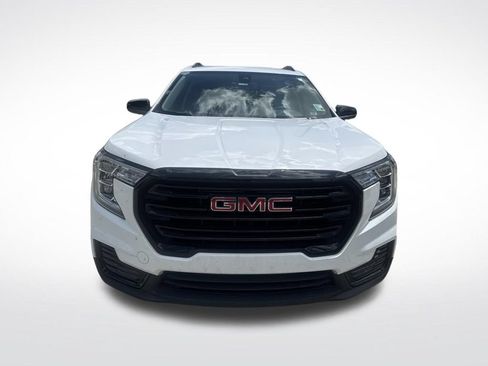 Used 2024 GMC Terrain SLE w/ Driver Convenience Package FWD image 9