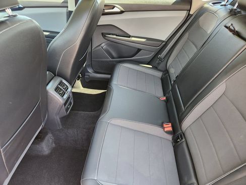 Used 2023 Volkswagen Taos SE w/ Panoramic Sunroof Package AWD/4WD image 19