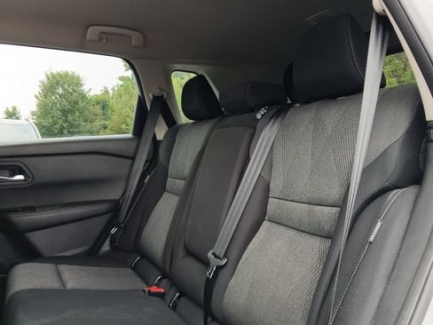 Used 2024 Nissan Rogue SV FWD image 9