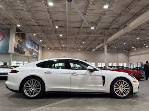 Used 2017 Porsche Panamera image 34