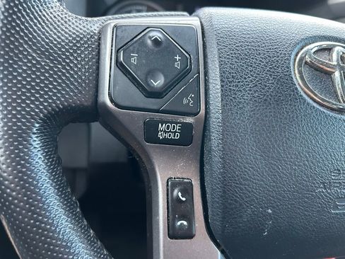 Used 2018 Toyota Tacoma SR5 image 19