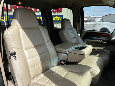 Used 2006 Ford F250 Lariat RWD image 19