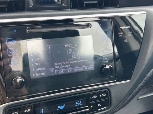 Used 2017 Toyota Corolla LE w/ Carpet Mat Package (TMS) image 28