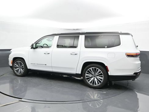 Used 2024 Jeep Grand Wagoneer L Series III AWD/4WD image 9