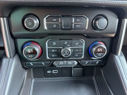 Used 2021 Chevrolet Suburban Z71 w/ Z71 Off-Road Package AWD/4WD image 19