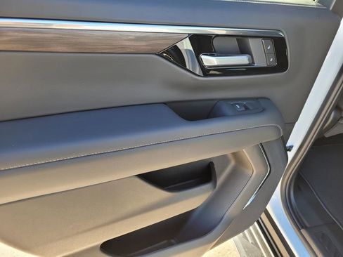 New 2026 Chevrolet Tahoe LS image 8