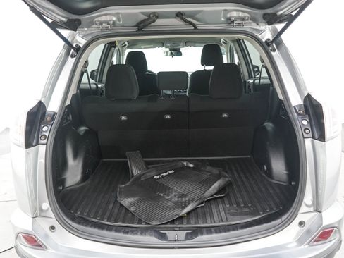 Used 2018 Toyota RAV4 LE w/ All Weather Liner Package AWD/4WD image 17
