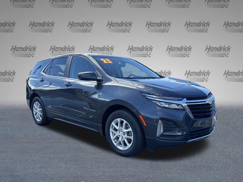 Used 2023 Chevrolet Equinox LT image 2