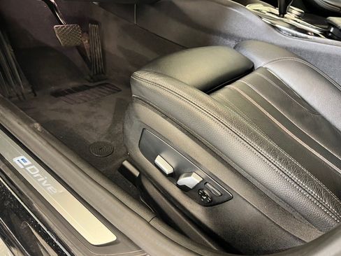 Used 2019 BMW 530e w/ Convenience Package image 12