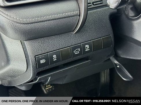 Used 2020 Toyota Camry SE FWD image 10