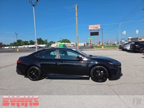 Used 2025 Toyota Camry SE FWD image 2