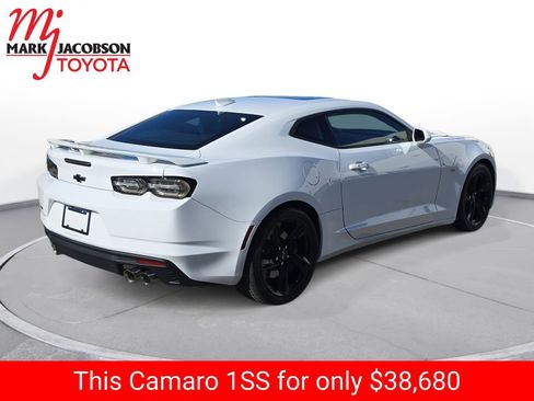 Used 2021 Chevrolet Camaro SS image 10