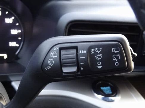 Used 2022 Ford Explorer XLT image 23