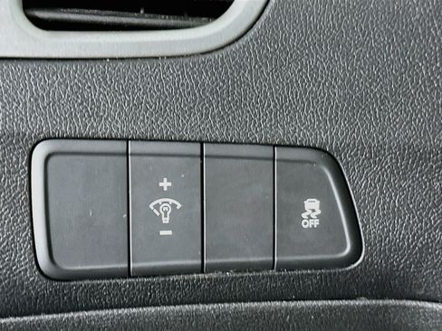 Used 2013 Hyundai Elantra FWD image 16