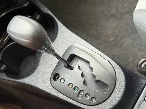 Used 2014 Toyota Yaris L image 28