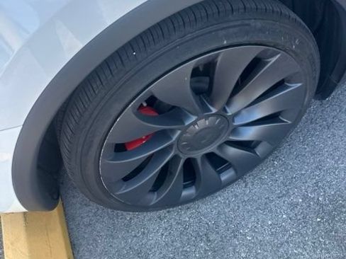 Used 2024 Tesla Model Y Performance AWD/4WD image 11