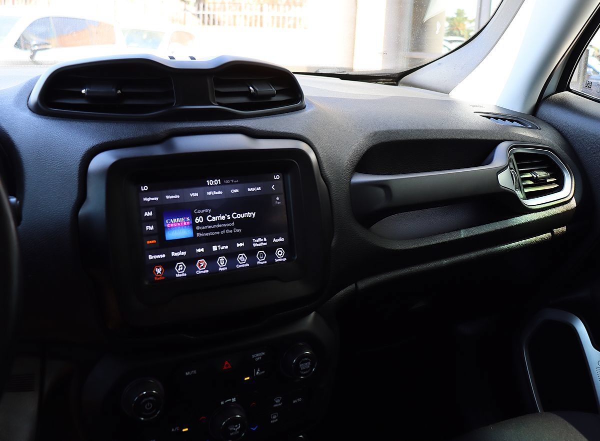 Used 2021 Jeep Renegade Latitude w/ Convenience Group FWD image 43